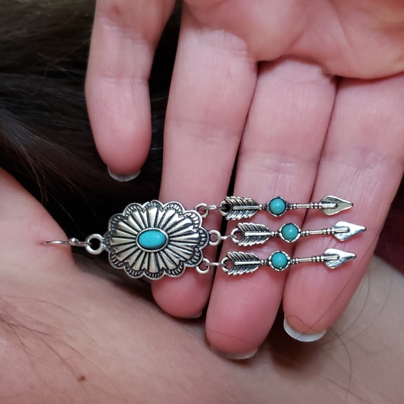(B) Concho Earrings Arrow Earrings Tribal Turquoise Texas Cowgirl Vaquera Rodeo - Picture 9 of 9